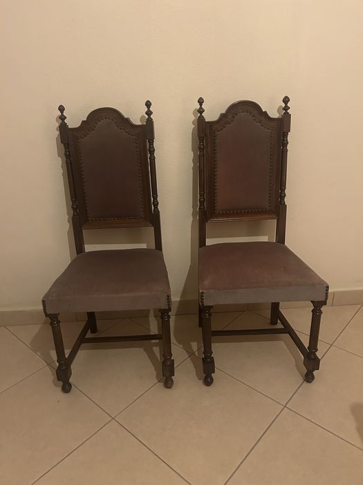 Cama, colchāo, mesa cabeçeira, roupeiro, cómoda e cadeiras