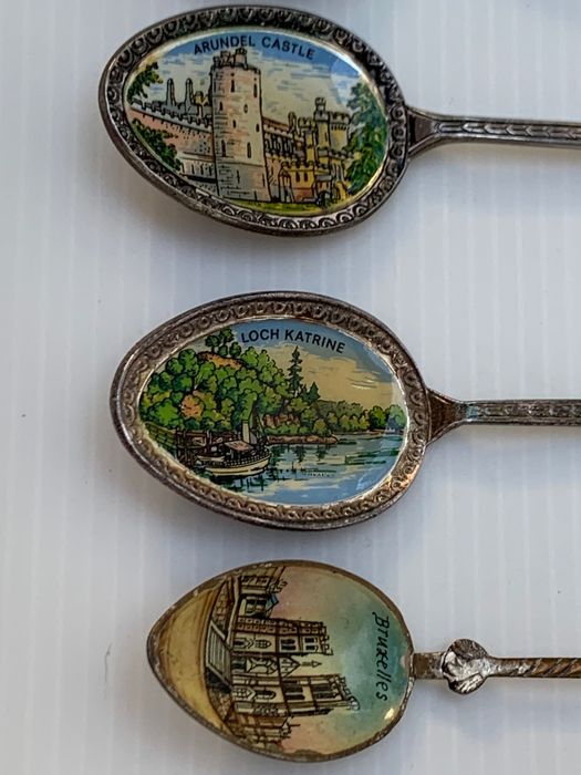 Lindas colheres de coleção ( 14 ) com esmalte , Lembrança , Souvenir