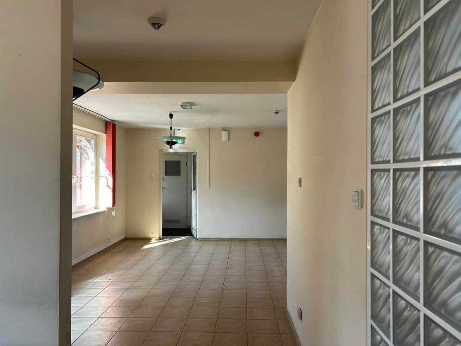 Budynek biurowy 410 m² na sprzedaż – Błonie k. Warszawy