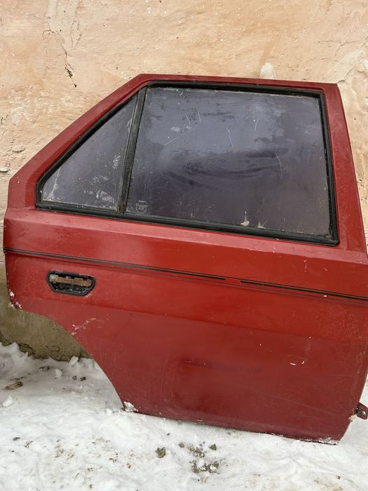 Двері шкода фаворит