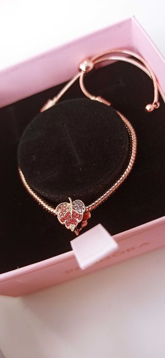 Bransoletka Regulowana z Zawieszka Lśniący Liść Pave + PUDEŁKO PANDORA