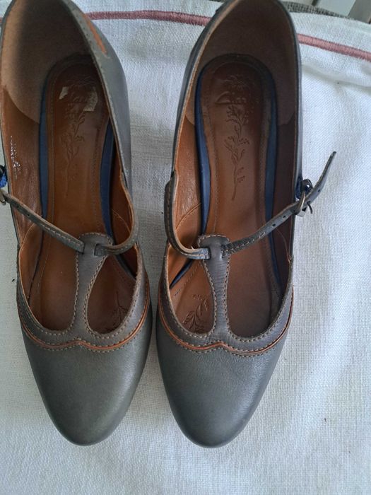 Buty Clarks szare r 39
