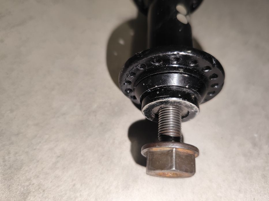 piasta przednia trebol bolt