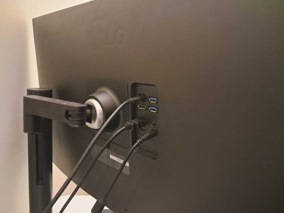 LG 4k Ergo 32UN880
