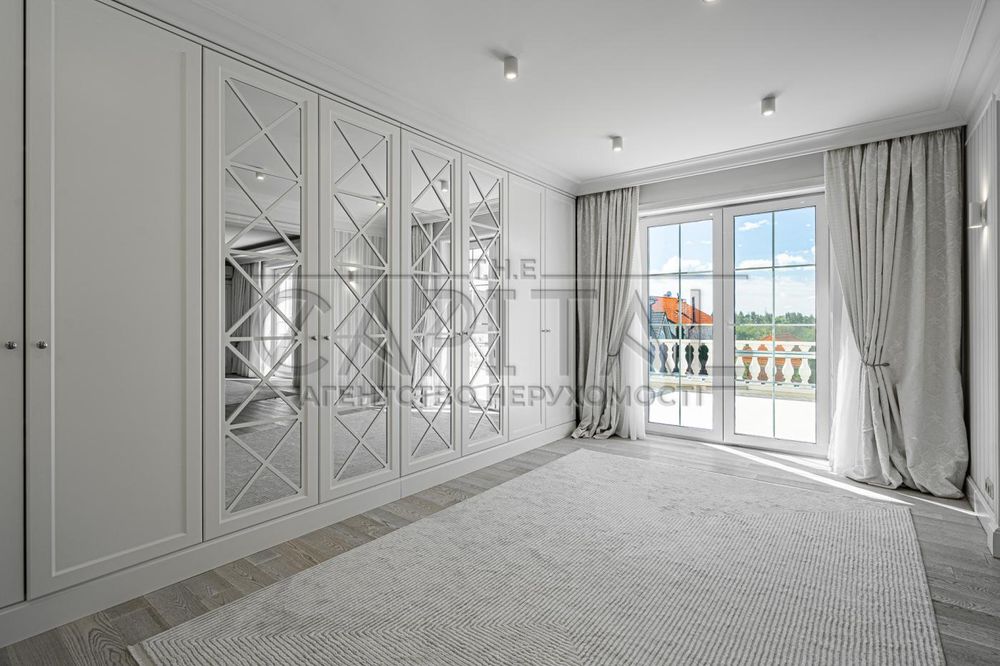 Продаж будинку з басейном, Крюківщина