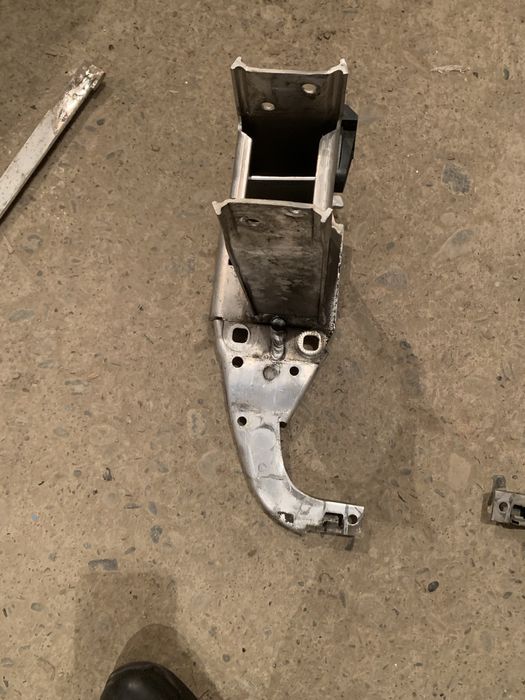 Кронштейн підсилювача а6с7 правий