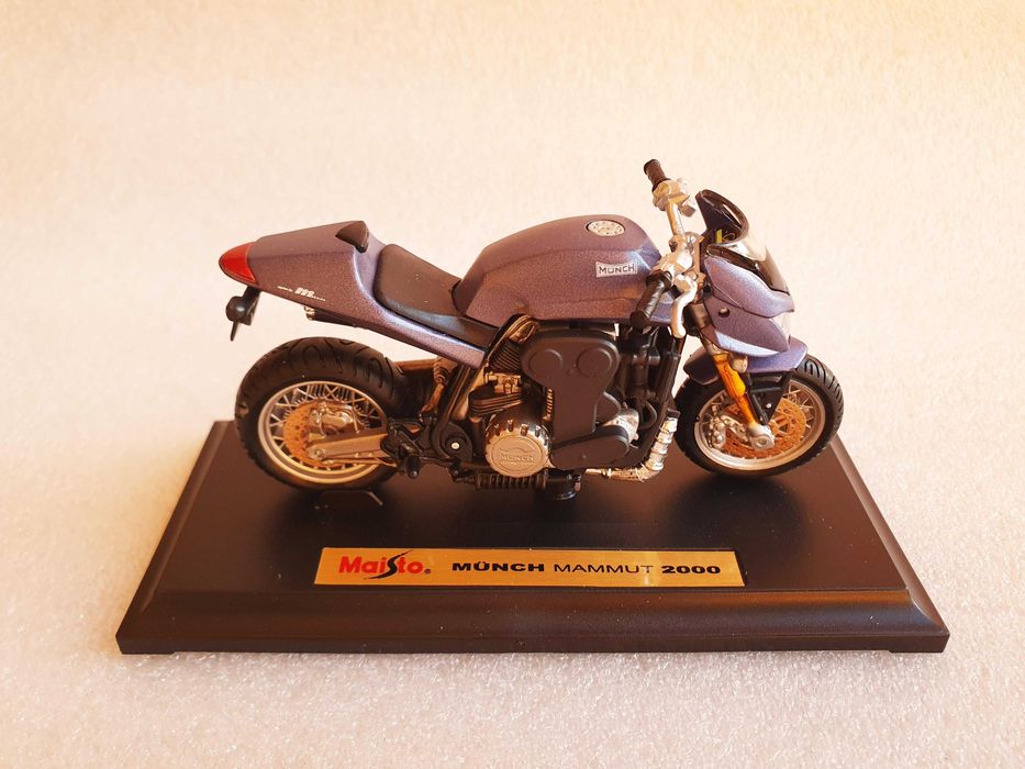 Antiga Miniatura 1/18 ~ "MUNCH MAMMUT 2000" ~ Special Edition ~ Maisto