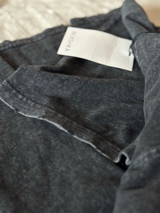Жіноча футболка xs s bershka бавовняна сіра чорна варена з потертостями