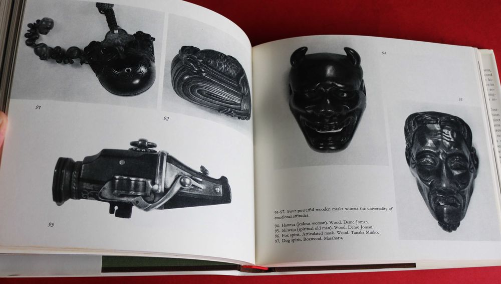 NETSUKE a Guide for Collectors, obra de referência (Reserva JC)