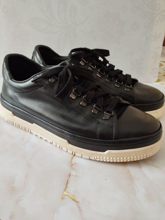 Кросівки чоловічі VALENTINO.