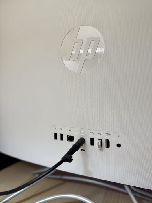 Kumputer A ll-in-One HP 24 A iO i5-9400T/8GB/512/Win10