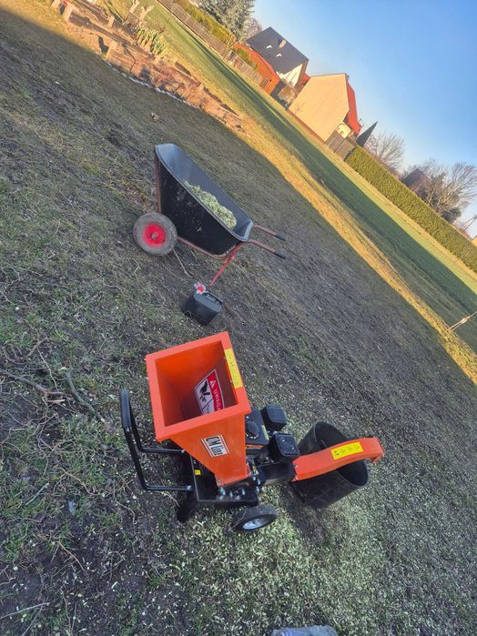Wynajem ROZDRABNIACZ spalinowy/ RĘBAK do gałęzi 60mm