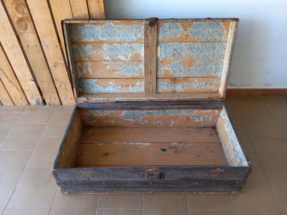 Arca / mala de porão antiquíssima