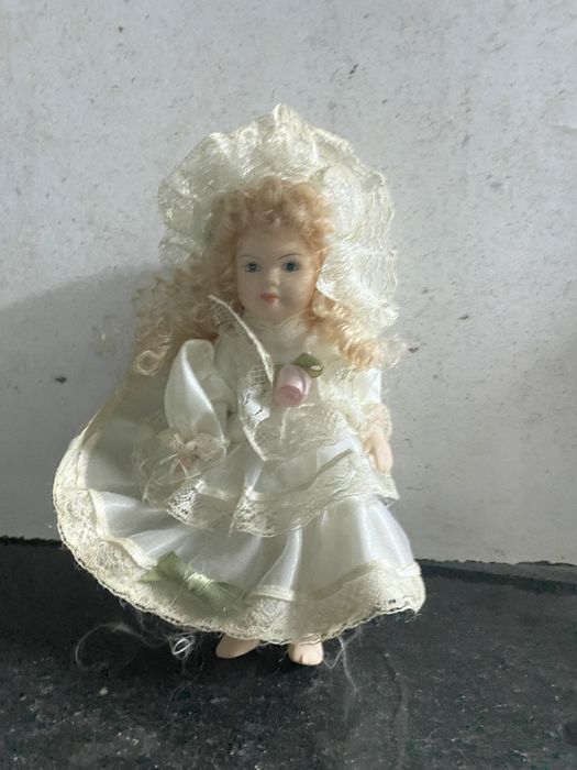 Boneca de porcelana