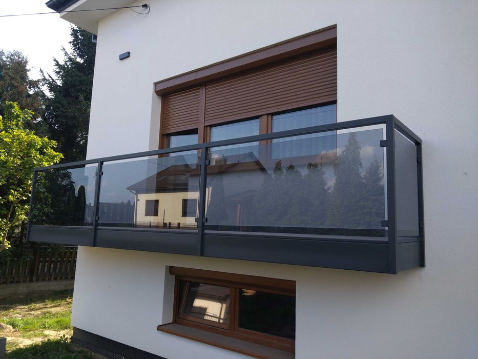Balustrady balkonowe, balkon, barierki, balkon z blachy perforowanej