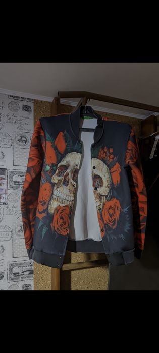 Бомбер с черепами