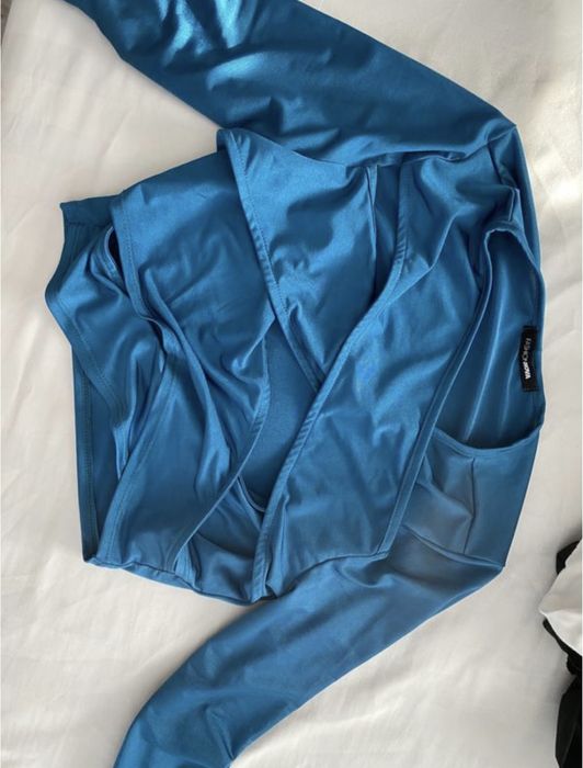 Топ з вирізом