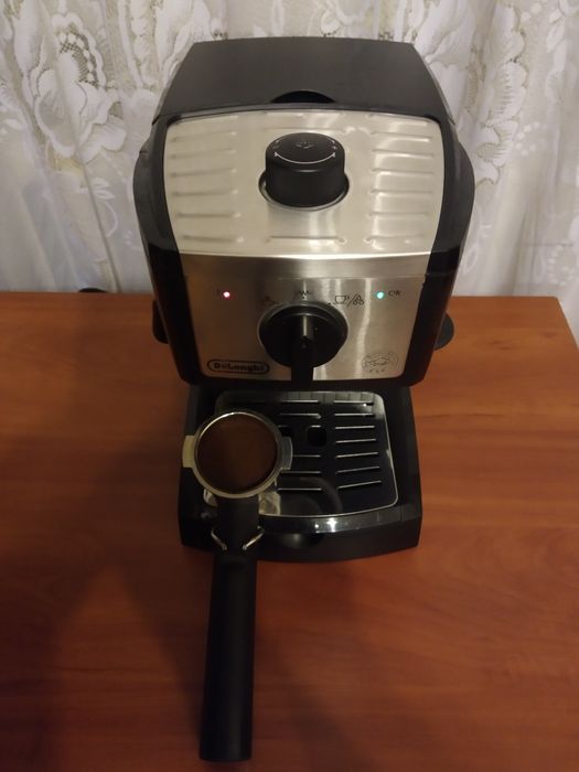 Кофеварка рожковая эспрессо DeLonghi EC157