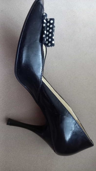 Buty damskie na obcasie r. 39