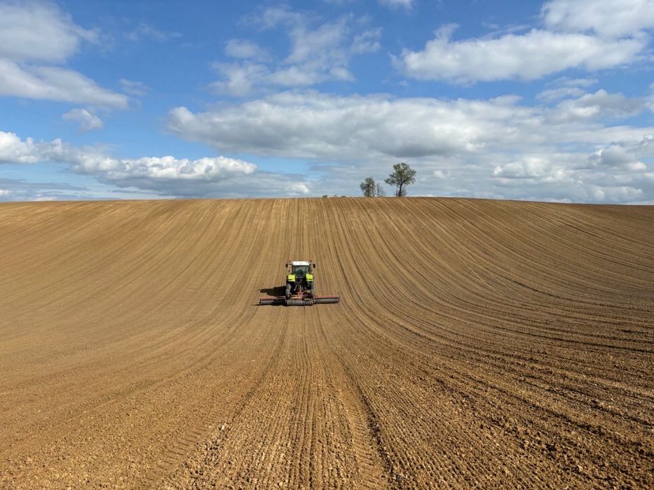 Zakladanie ogrodów / siew trawy/ koszenie /