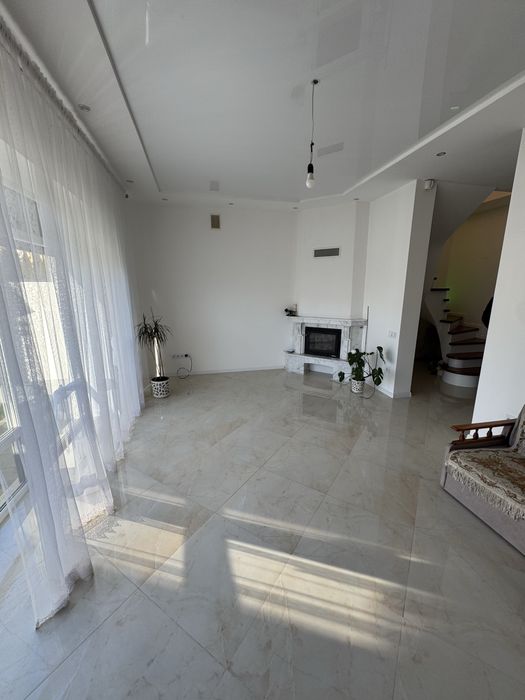 ПРОДАЖ котеджу з ремонтом в с.Зубра (поруч Сихова)