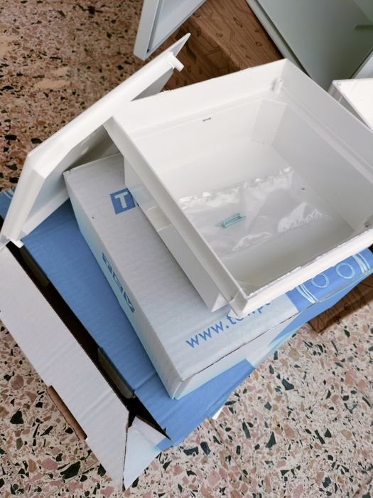 3 caixas - material eléctrico