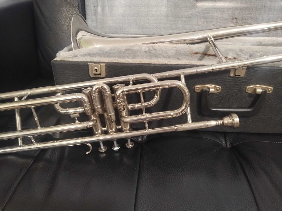 Trombone de pistons Kuhnl & Hoyer. Alemanha, anos 70