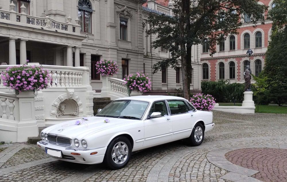 Jaguar Vanden Plas V8 Long 2003. Królewskim klasykiem do ślubu.