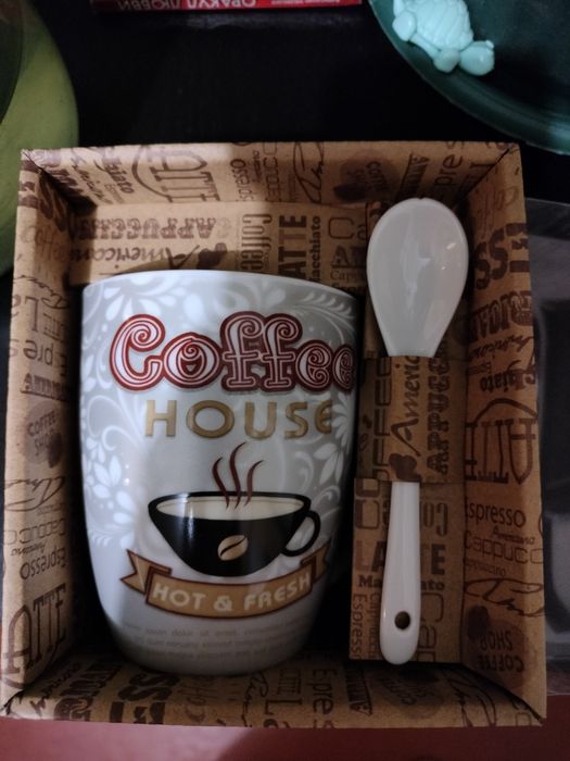 Посуд, чашки, кувшини