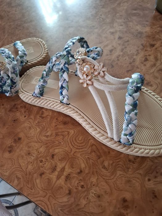 Sprzedam nowe buty rozmiar 39