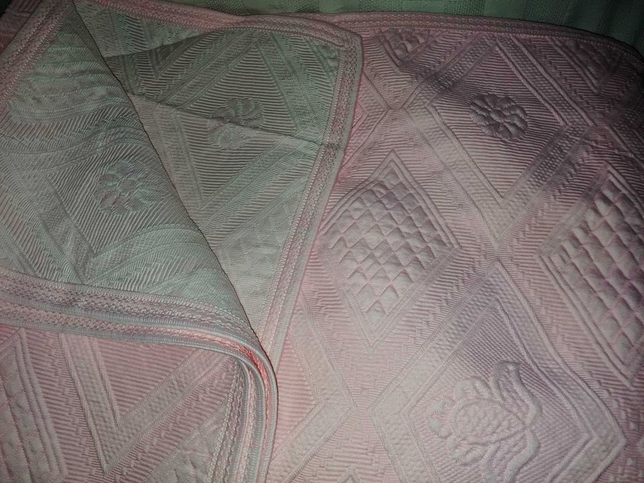 Colcha rosa para cama de casal