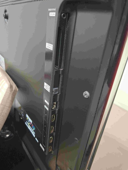 TV SAMSUNG 32 UE32B6000VW em bom estado