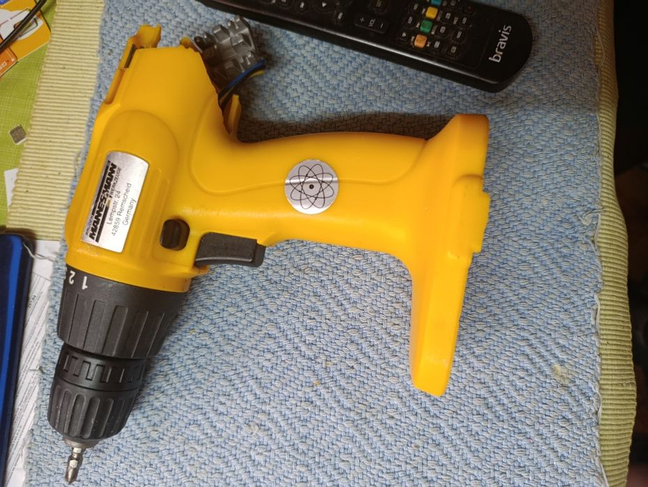 Шуруповерт на запчасти.