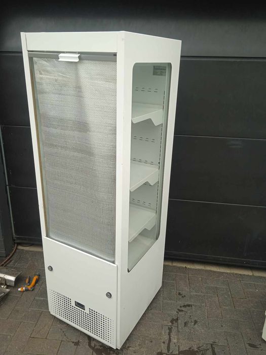 lodówka chłodziarka napoje witryna lada na ciasta desery cukiernicza