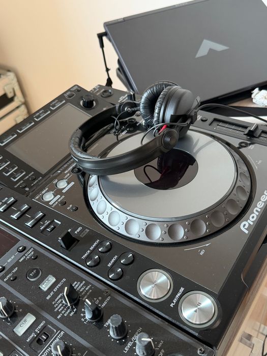 2xPioneer CDJ2000nxs & Pionner DJM800 plus CASE