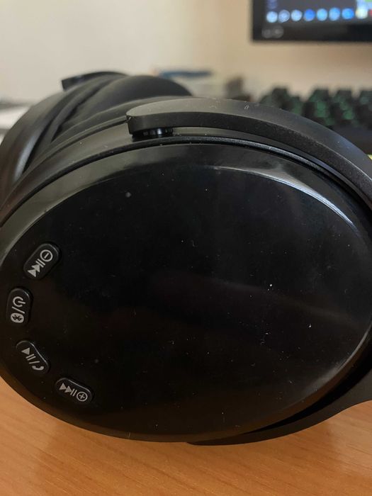 Auscultadores Bluetooth (com fio incluido) na Caixa