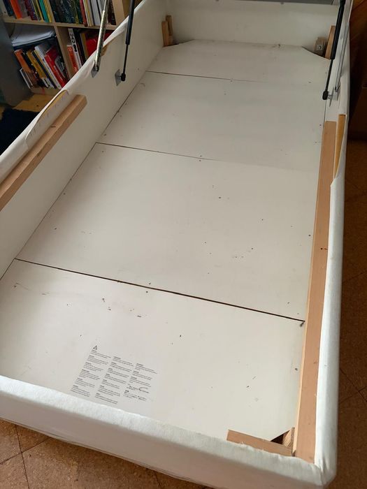 Cama de solteiro IKEA com arrumação (elevatória)