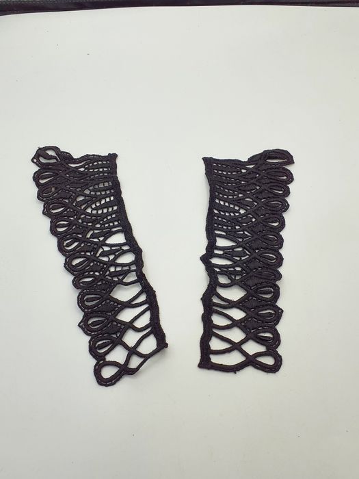 Aplikacje a'la kołnierzyk czarne