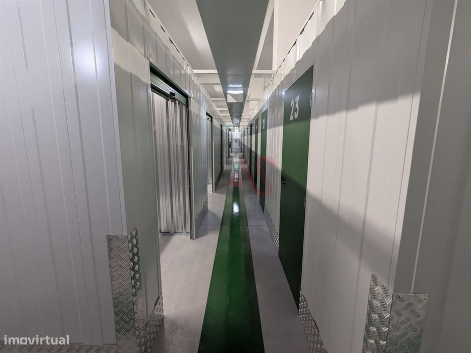 Boxes com áreas entre 5 m² e 18 m² para arrendamento em Fermentões, Gu