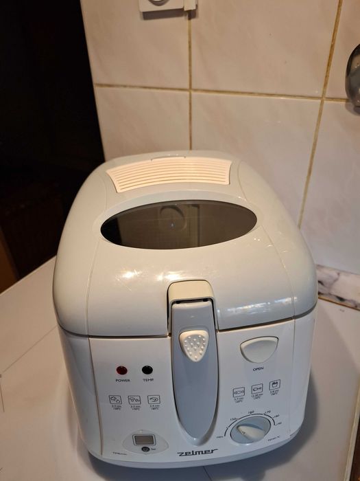 Frytkownica Zelmer – 1800 W, używana,w bardzo dobrym stanie.