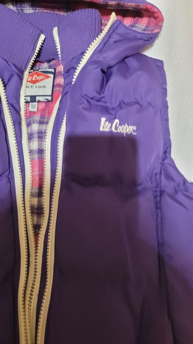 Жилетка для дівчинки 9-11 років,в ідеальному стані.