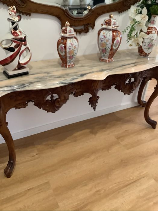 Credencia com espelho toda trabalhada a mao