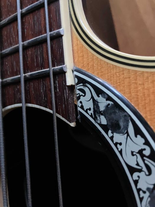 Gitara basowa elektro-akustyczna Celebrity Ovation z futerałem