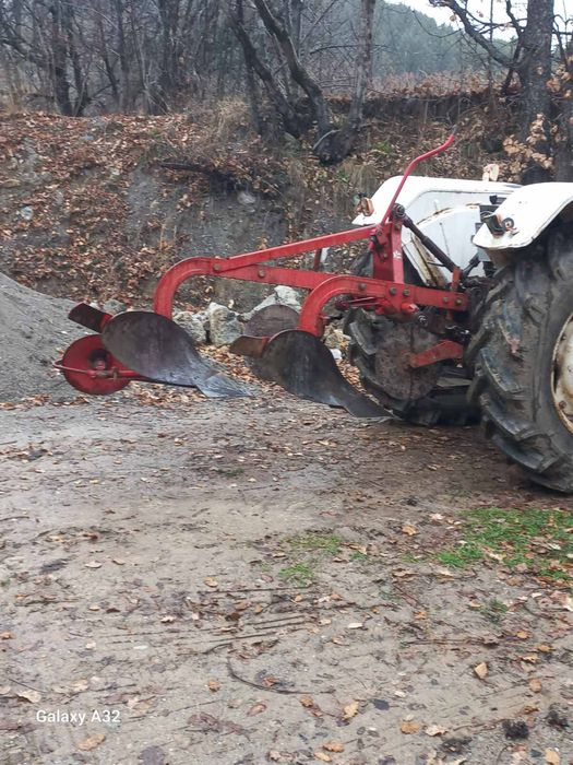 Продам 2-х корпусний плуг Massey-Ferguson 2по30
