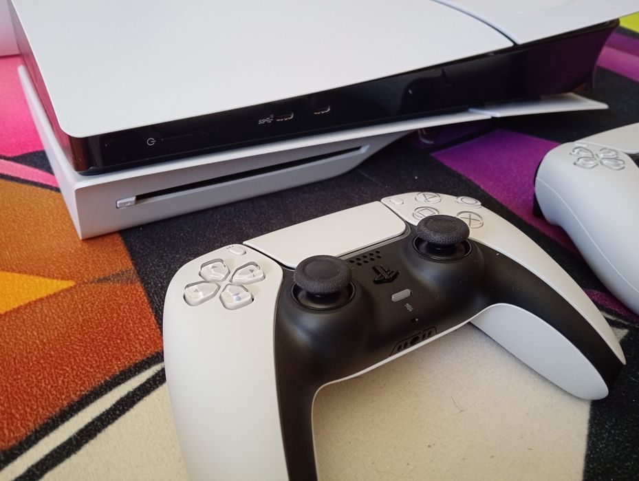 PS5 Slim 1TB (Edição Disco) + 2 Comandos DualSense + Fatura e Garantia