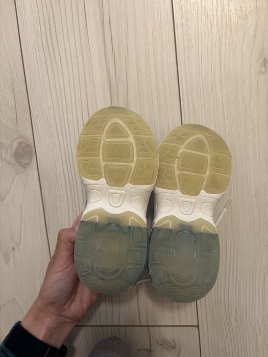 Дитячі кросівки zara