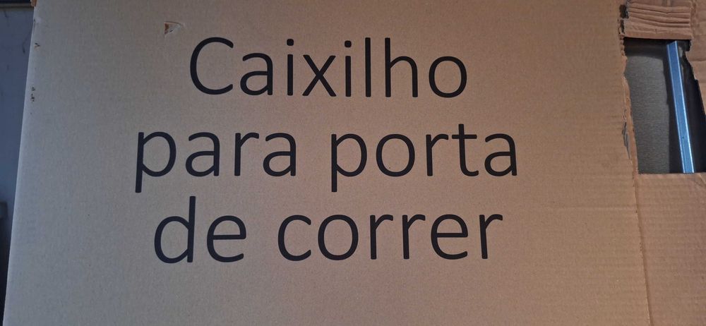 Porta de correr lacada branco com cassete 2000x1500