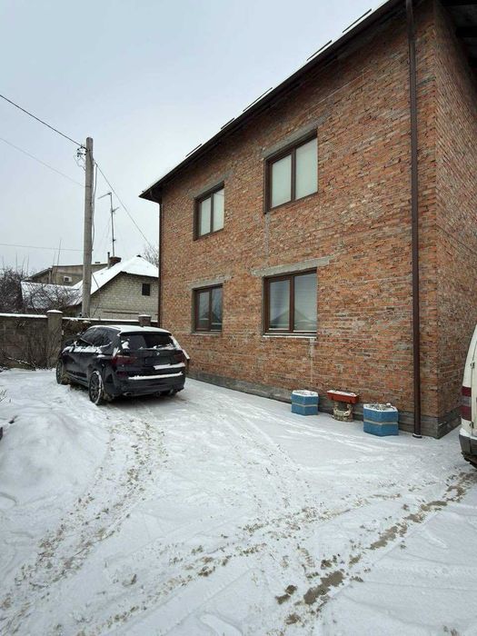 Продаж частини будинку з окремим входом та заїздом вул Шевченка, Львів