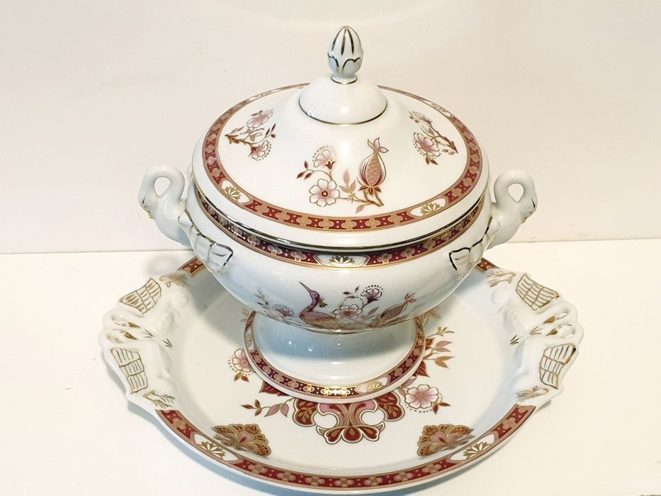 Linda pequena terrina em porcelana Porart - cisnes e garças
