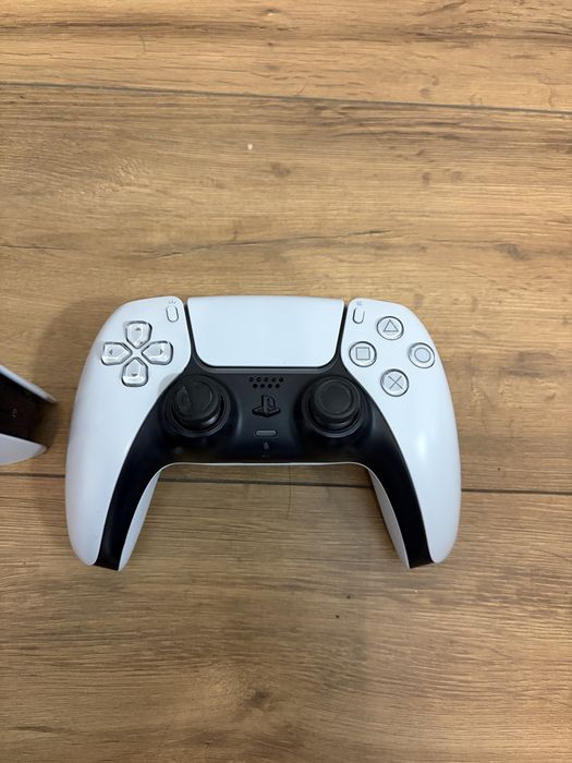 Konsola SONY PlayStation 5 Slim Digital razem z padem w bardzo dobrym stanie